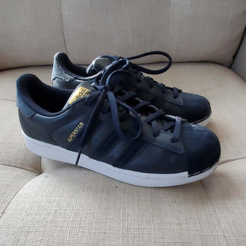 ADIDAS Superstar sneakers -EUC